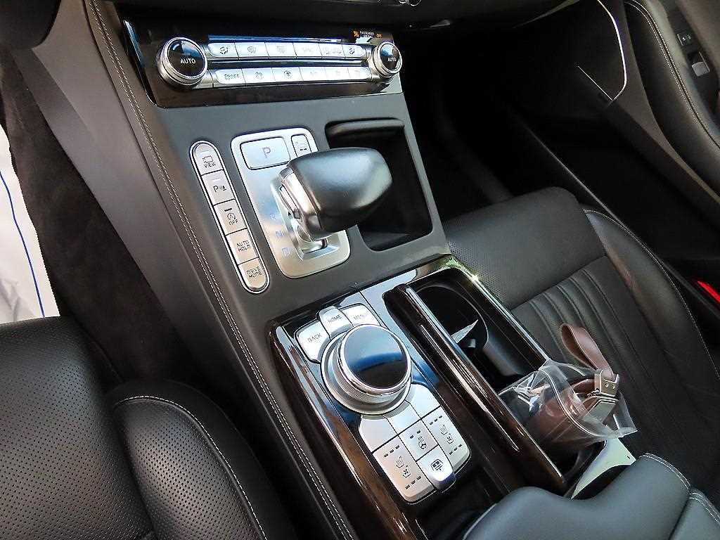 Genesis G90 — photo 11