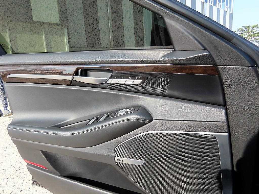 Genesis G90 — photo 12