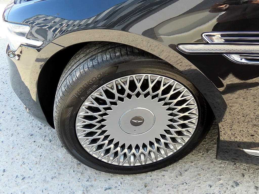 Genesis G90 — photo 20