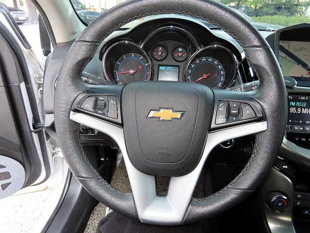 CHEVROLET Cruze — photo 08