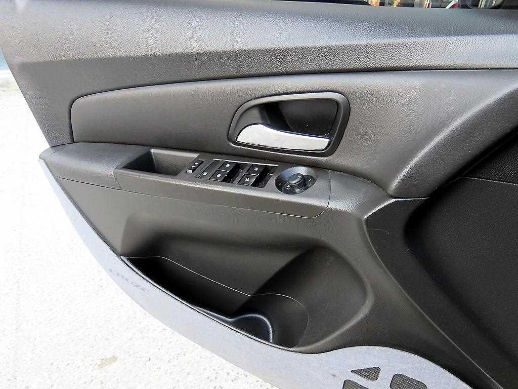 CHEVROLET Cruze — photo 11