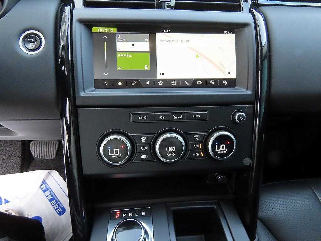 Land Rover Discovery — photo 13