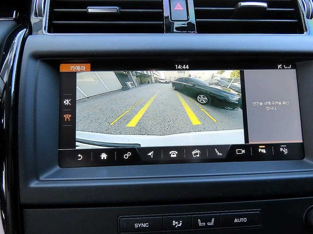 Land Rover Discovery — photo 14