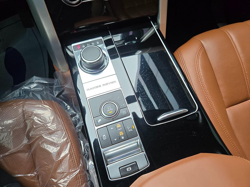 Land Rover Range Rover — photo 11