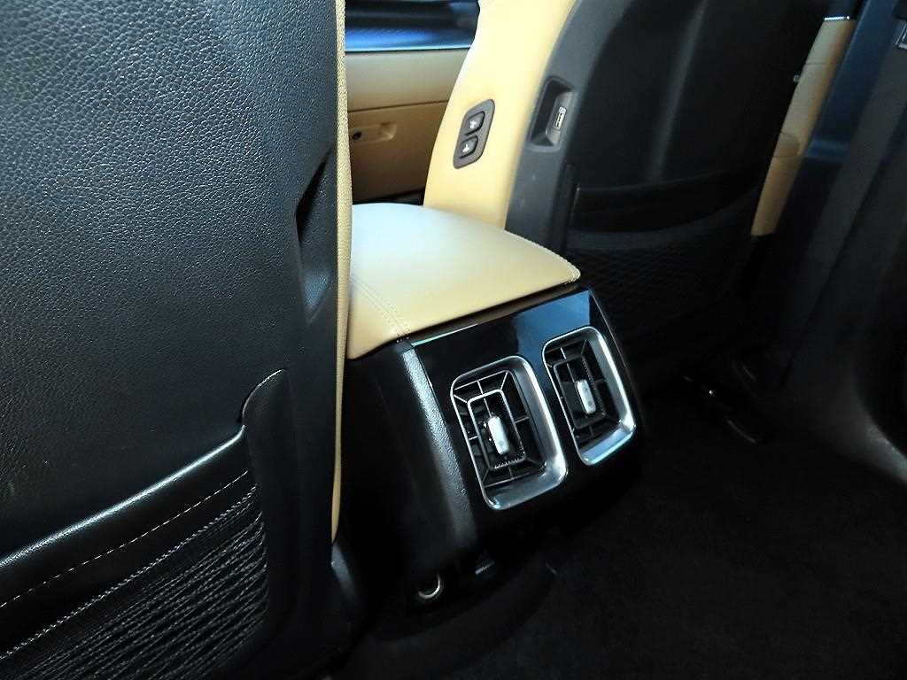 Kia Sorento — photo 16