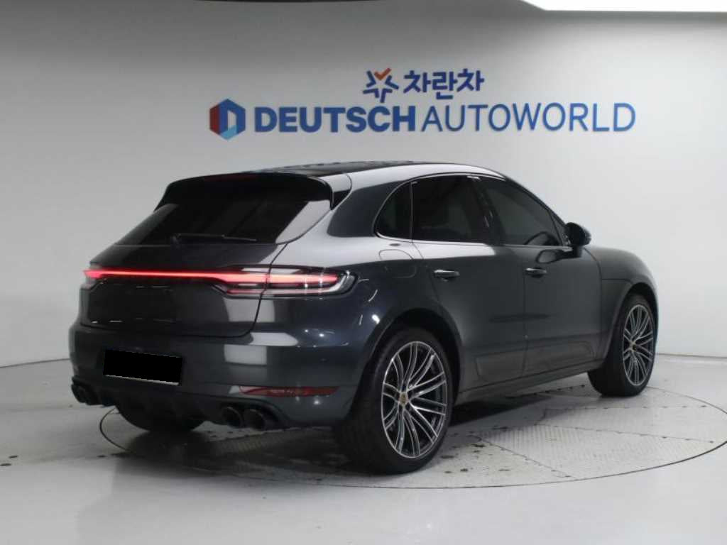 Porsche Macan — photo 02