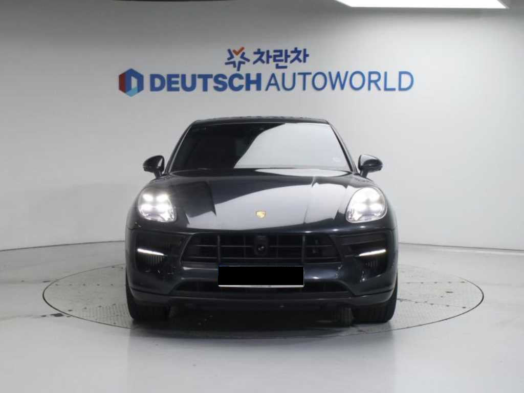 Porsche Macan — photo 03