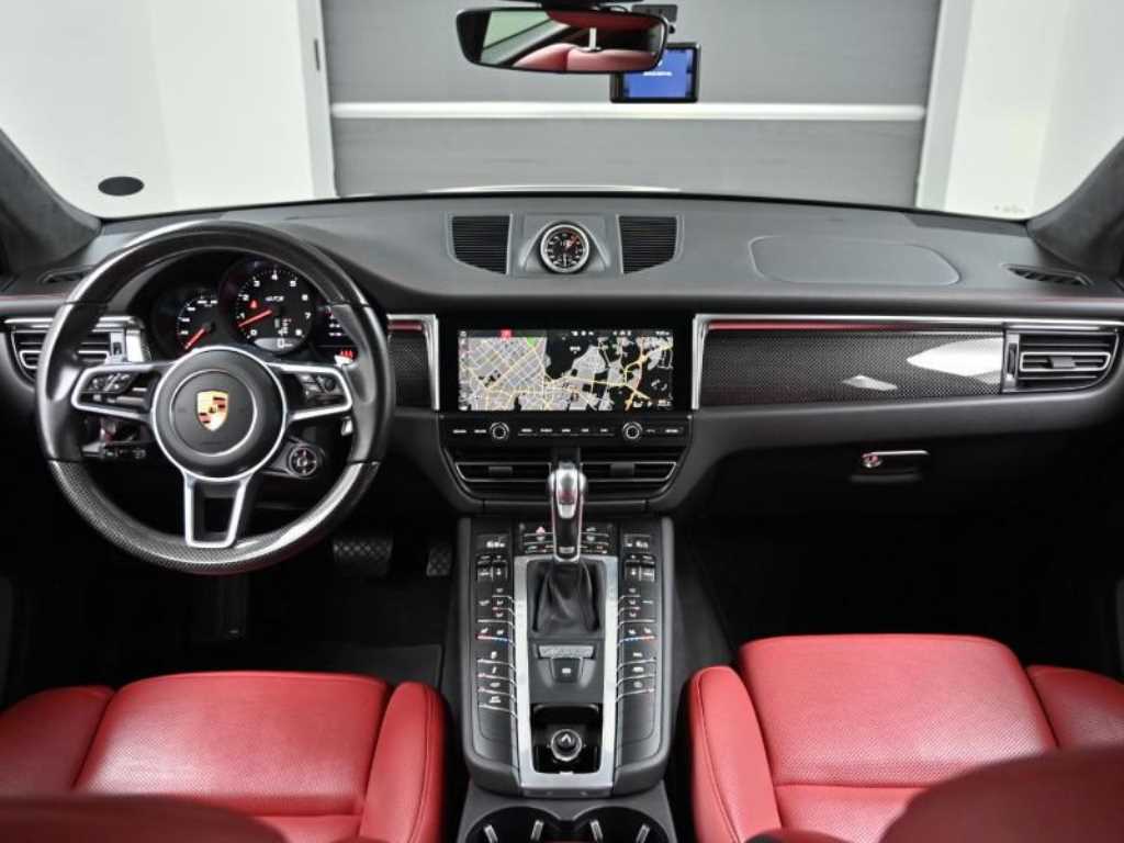 Porsche Macan — photo 07