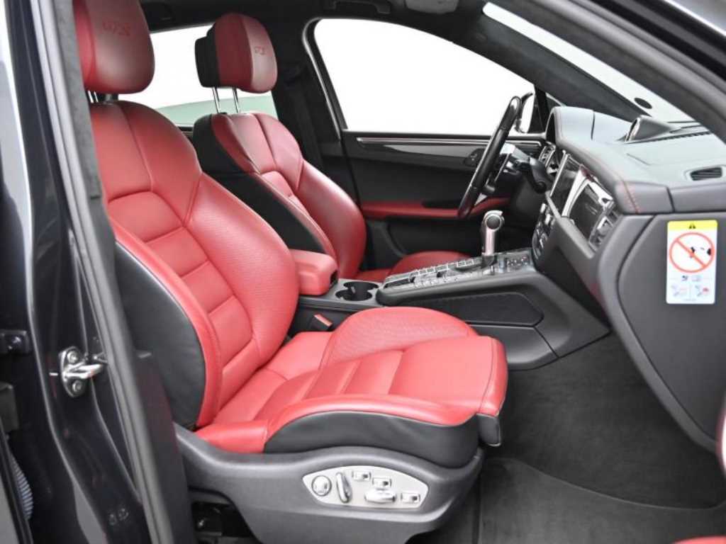 Porsche Macan — photo 10