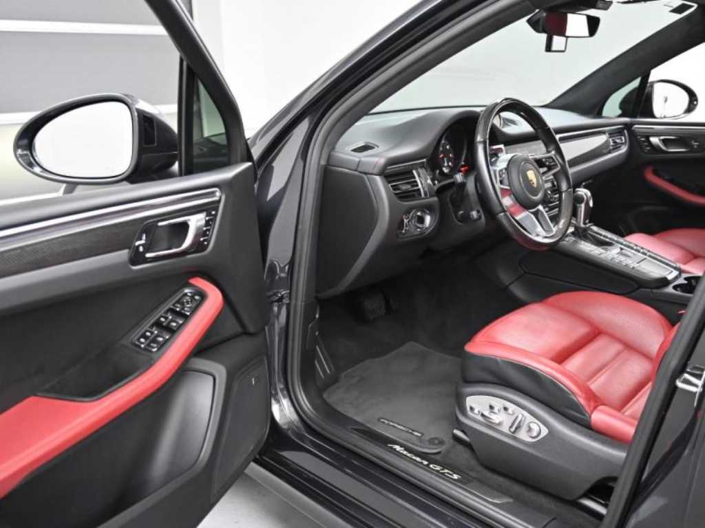 Porsche Macan — photo 11