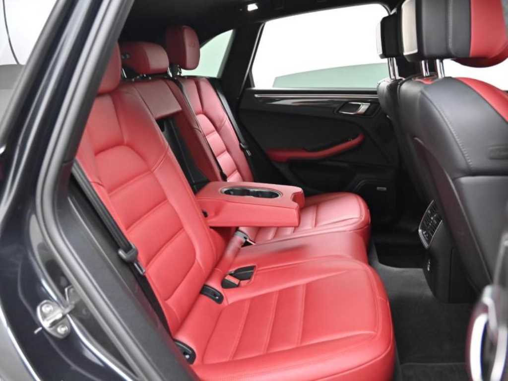 Porsche Macan — photo 12