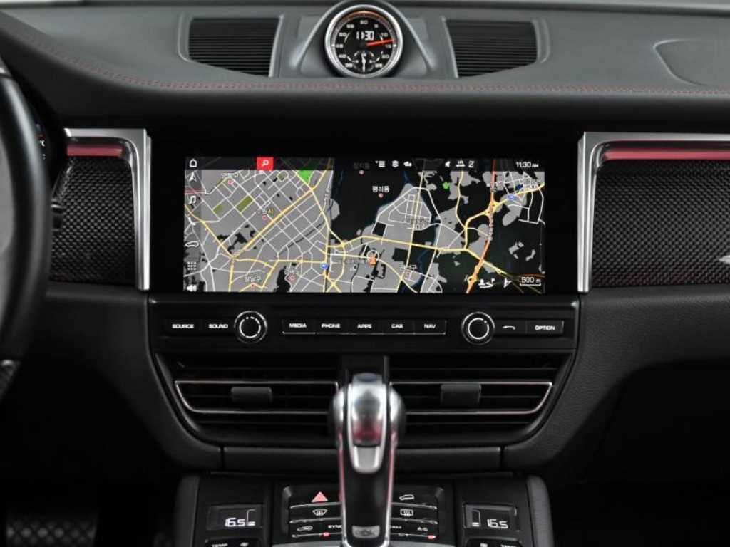 Porsche Macan — photo 14