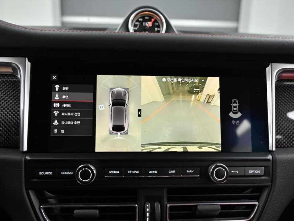 Porsche Macan — photo 15