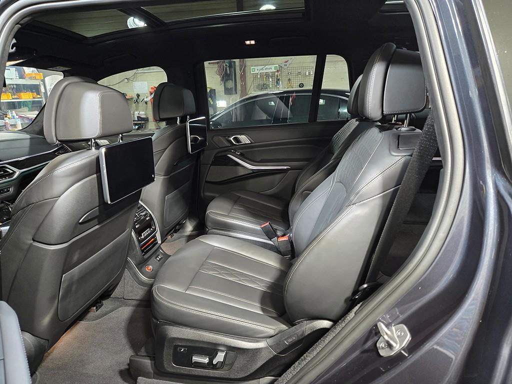 BMW X7 — photo 06