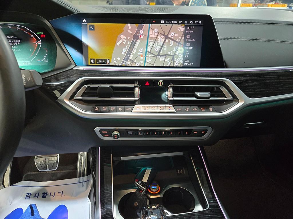 BMW X7 — photo 10