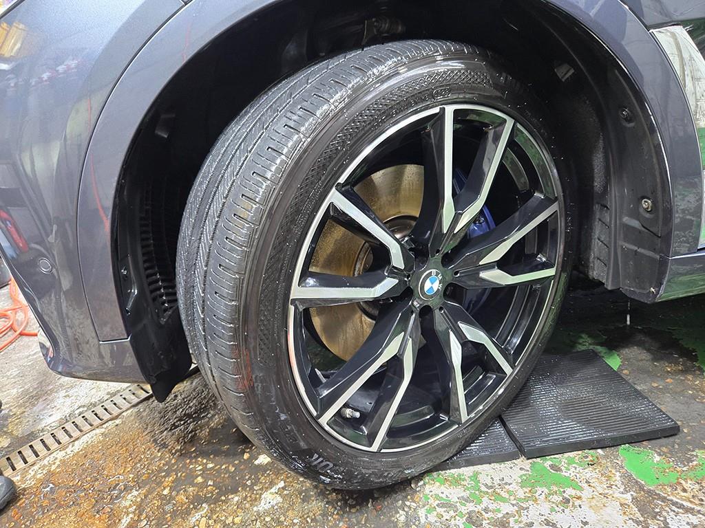 BMW X7 — photo 20