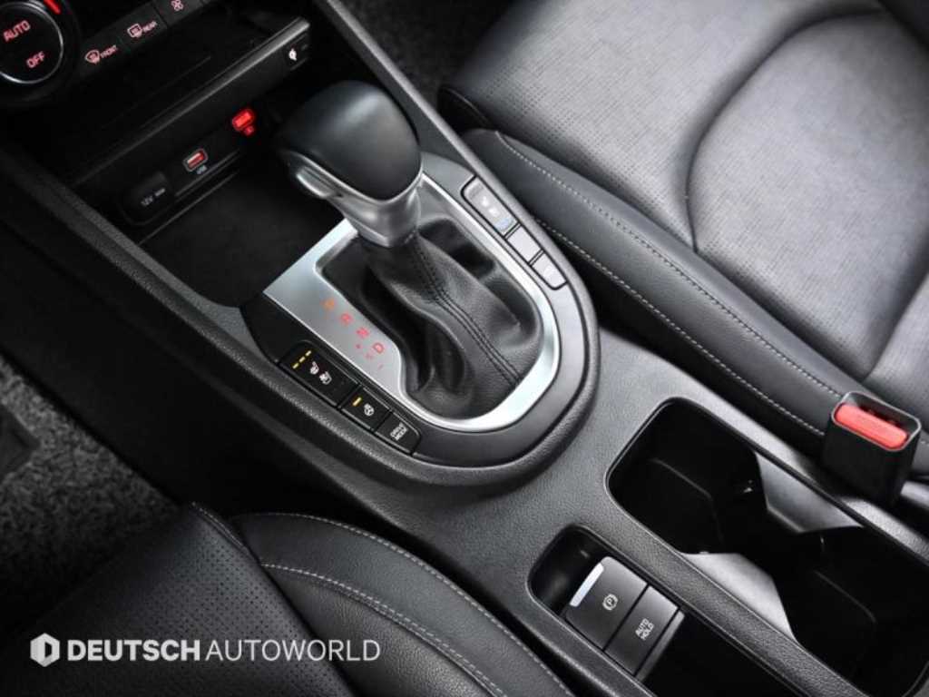 Kia K3 — photo 09