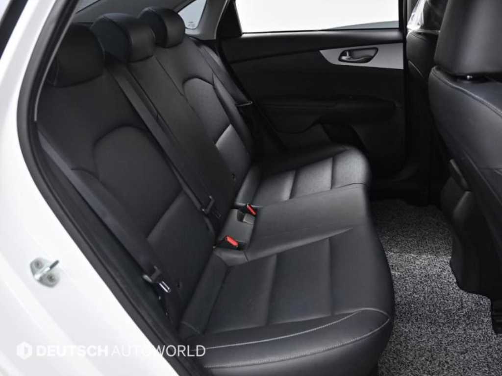 Kia K3 — photo 12