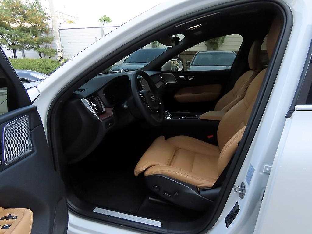 Volvo XC60 — photo 05
