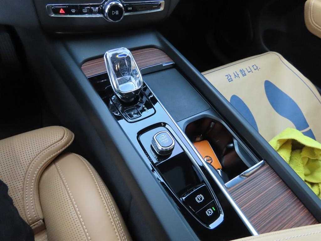 Volvo XC60 — photo 11