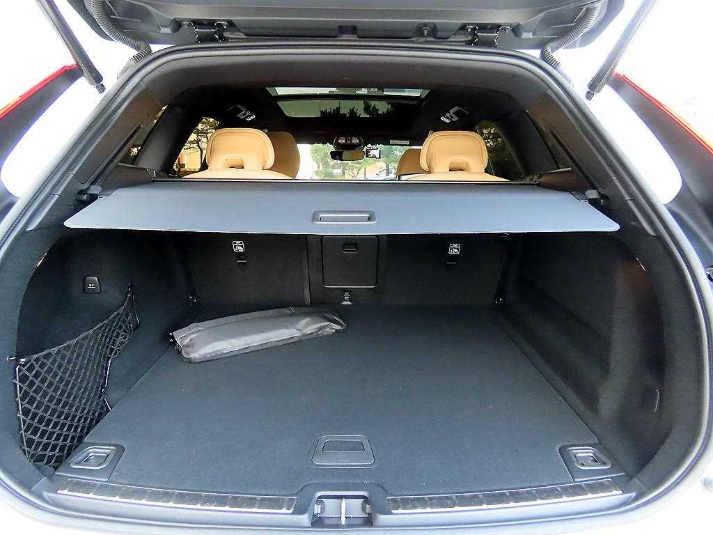 Volvo XC60 — photo 17