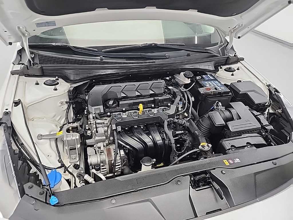 Hyundai Avante — photo 05