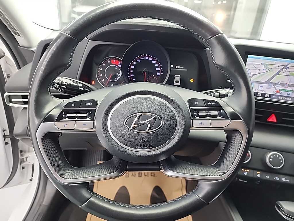 Hyundai Avante — photo 09