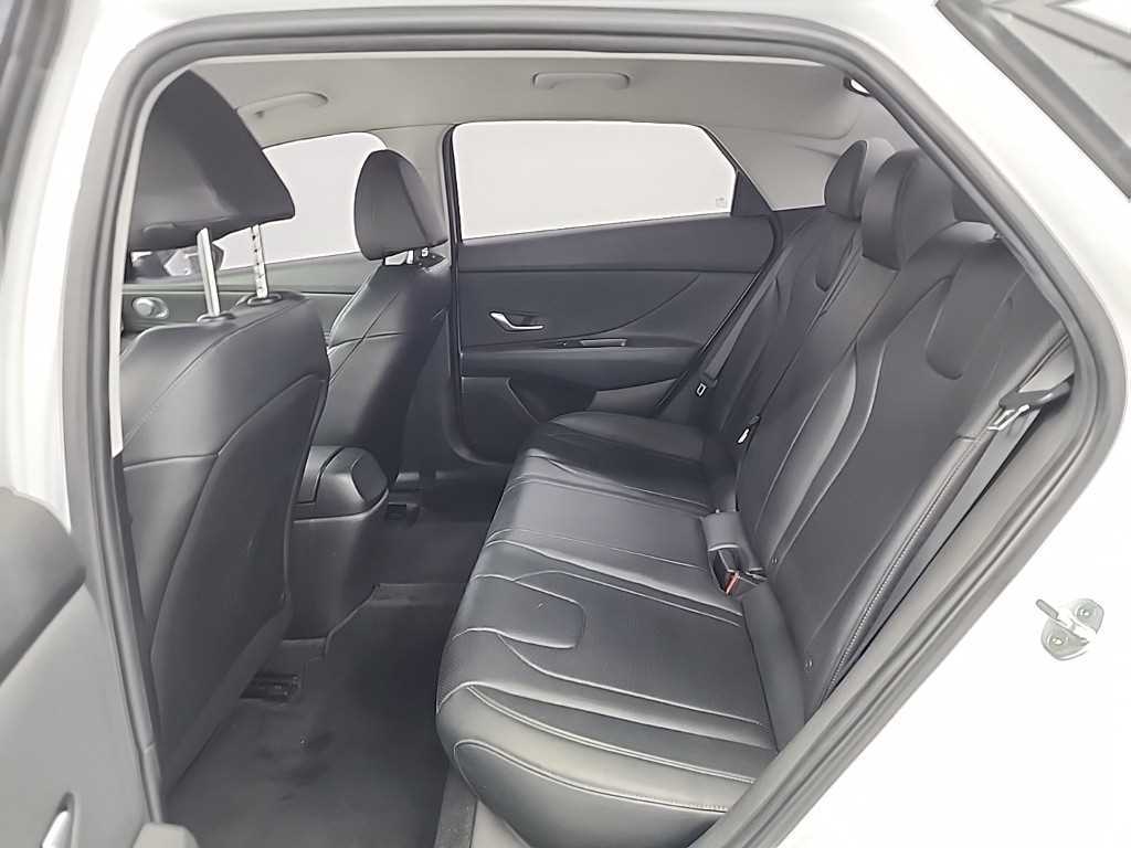 Hyundai Avante — photo 12