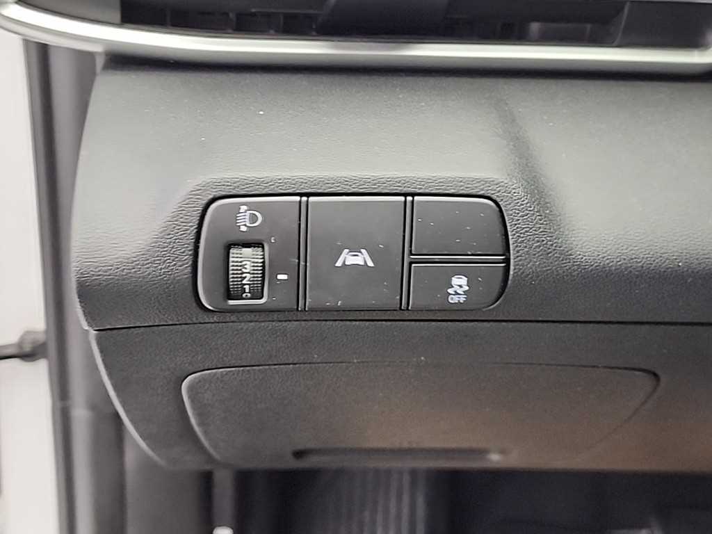 Hyundai Avante — photo 17