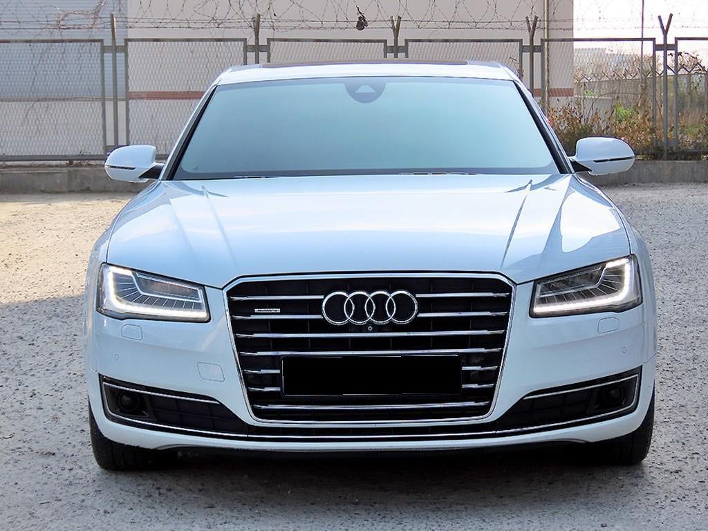 Audi A8 — photo 01