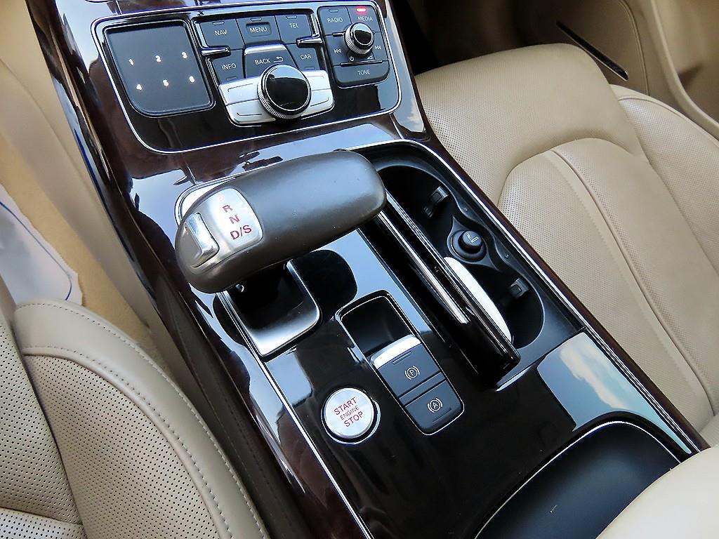 Audi A8 — photo 11