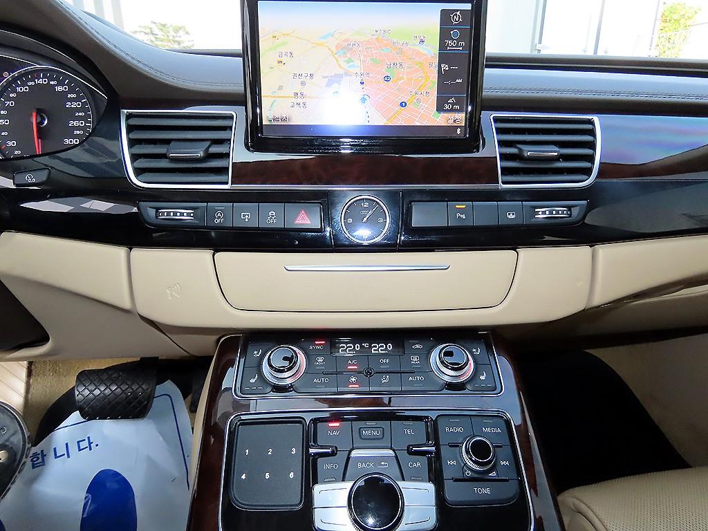 Audi A8 — photo 13