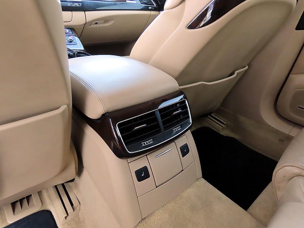 Audi A8 — photo 16