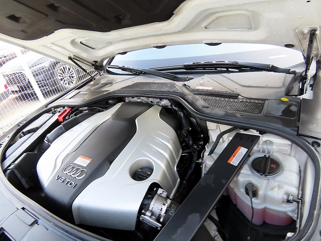 Audi A8 — photo 19