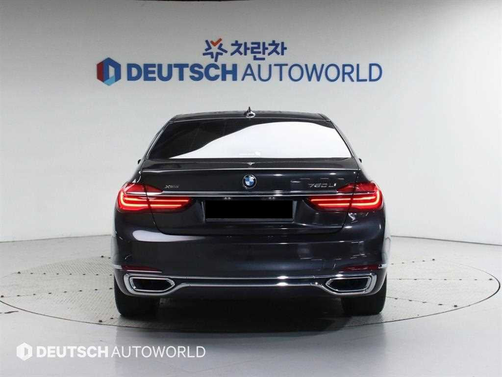 BMW 7-Series — photo 05