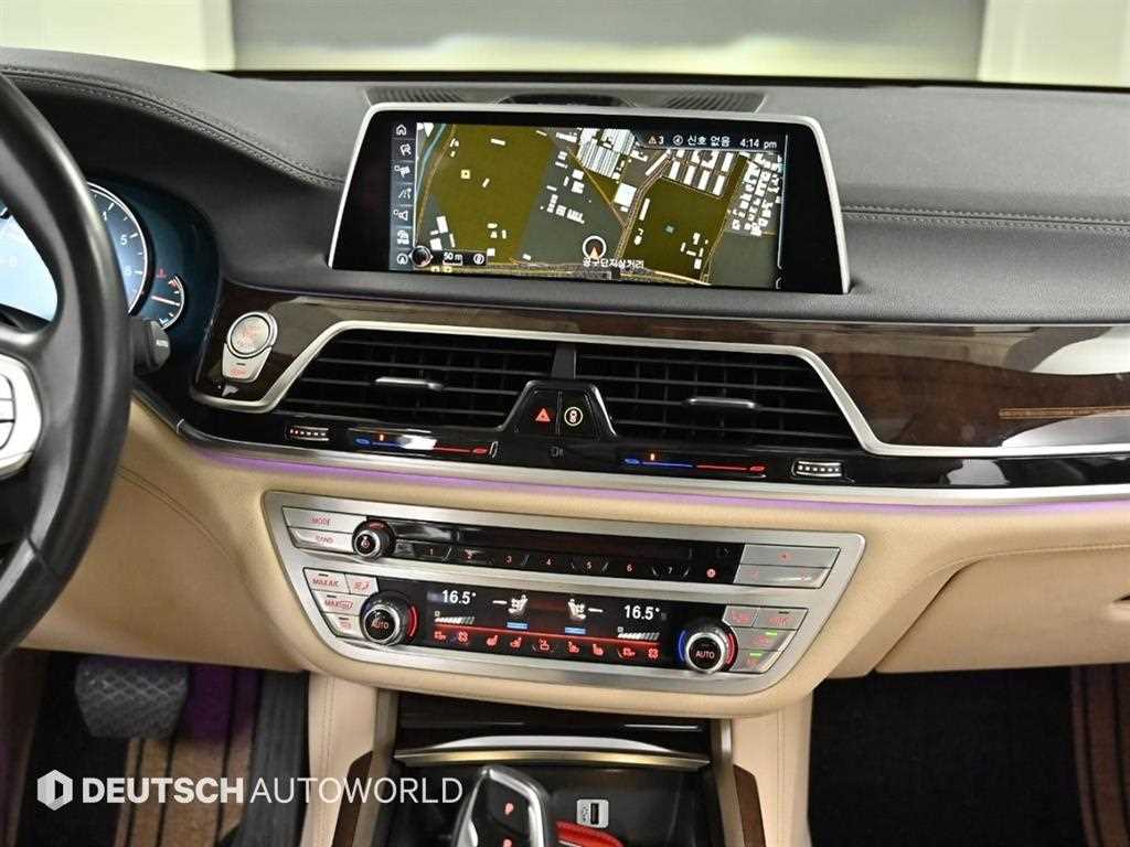 BMW 7-Series — photo 09