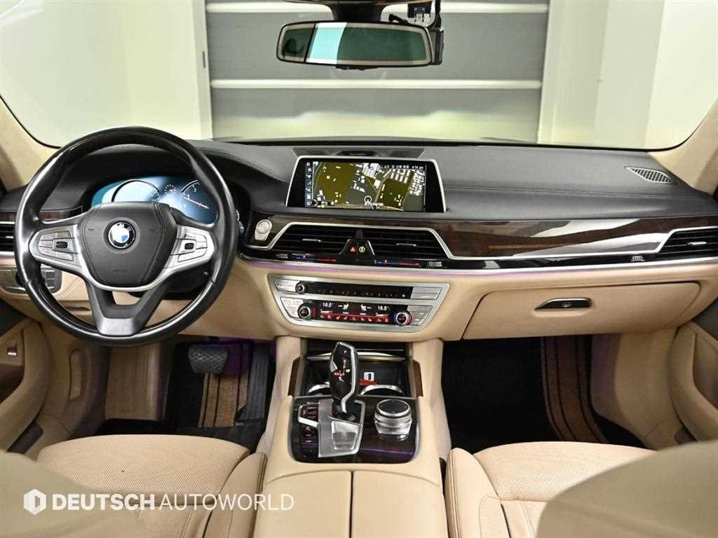 BMW 7-Series — photo 10