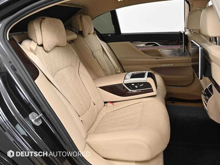 BMW 7-Series — photo 13
