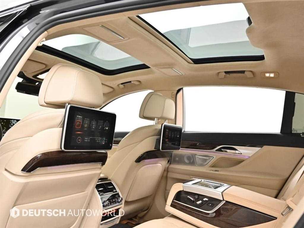 BMW 7-Series — photo 18