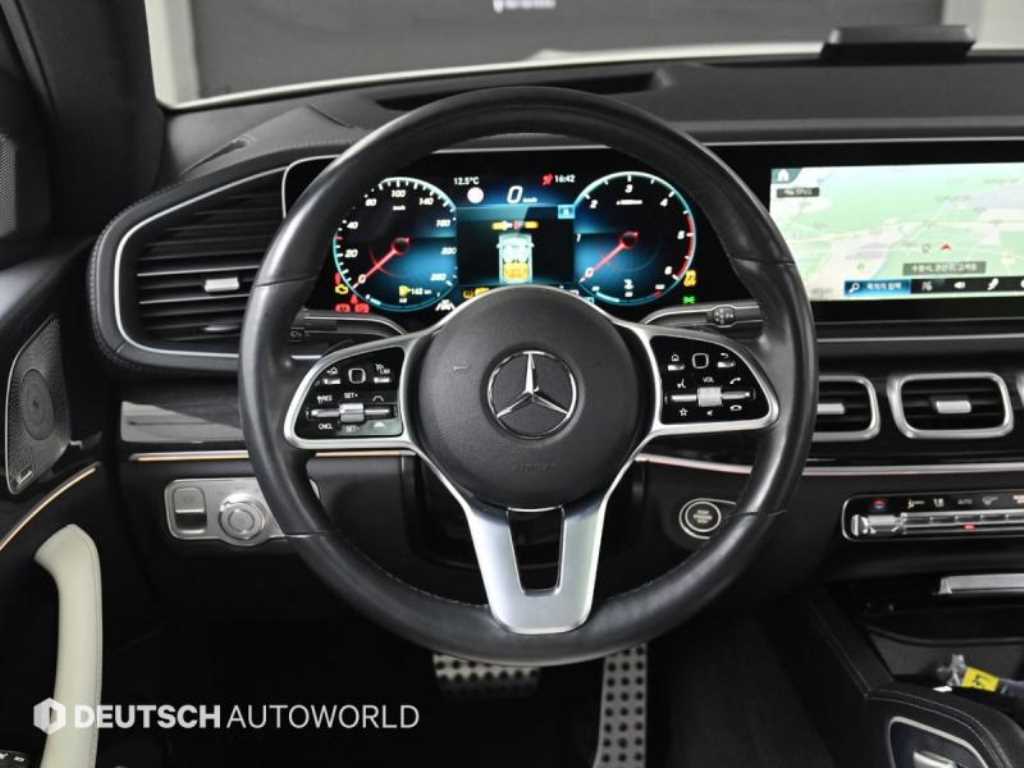 Mercedes-Benz GLE-Class — photo 13