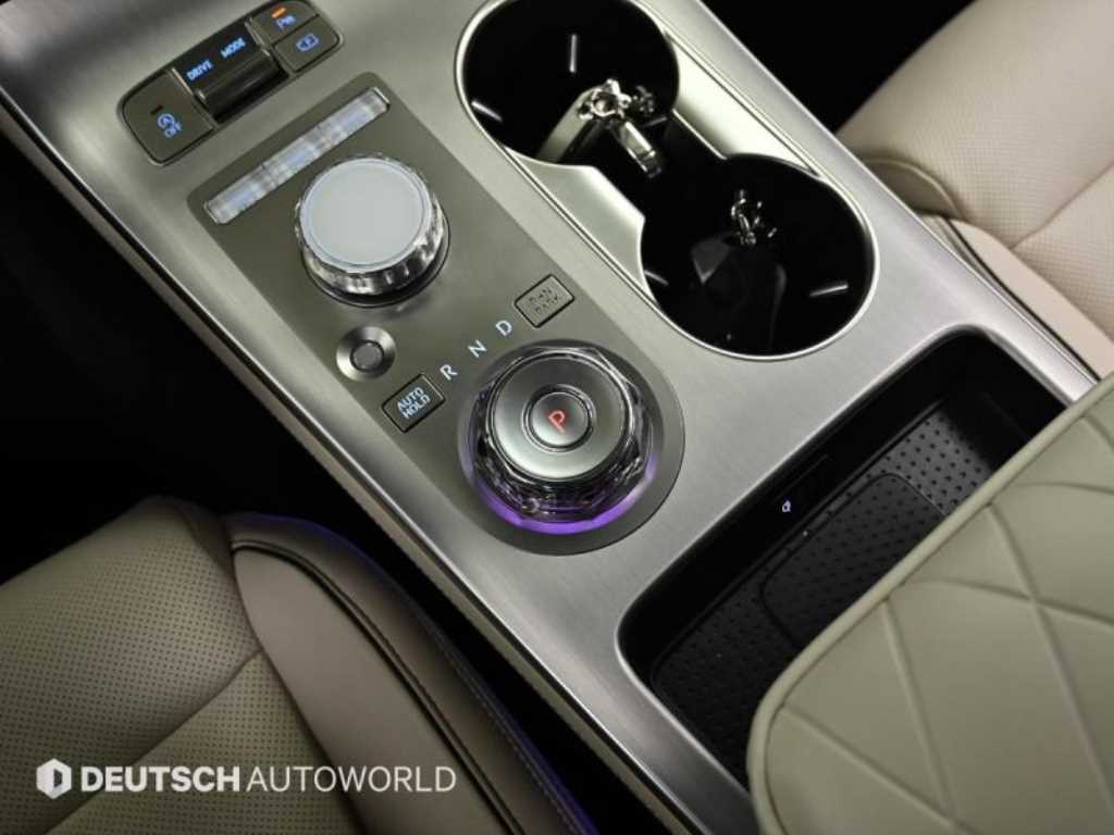 Genesis GV70 — photo 09