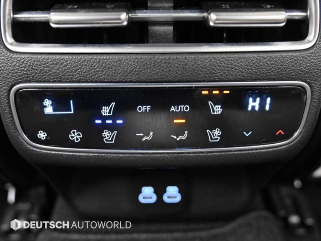 Genesis GV70 — photo 16