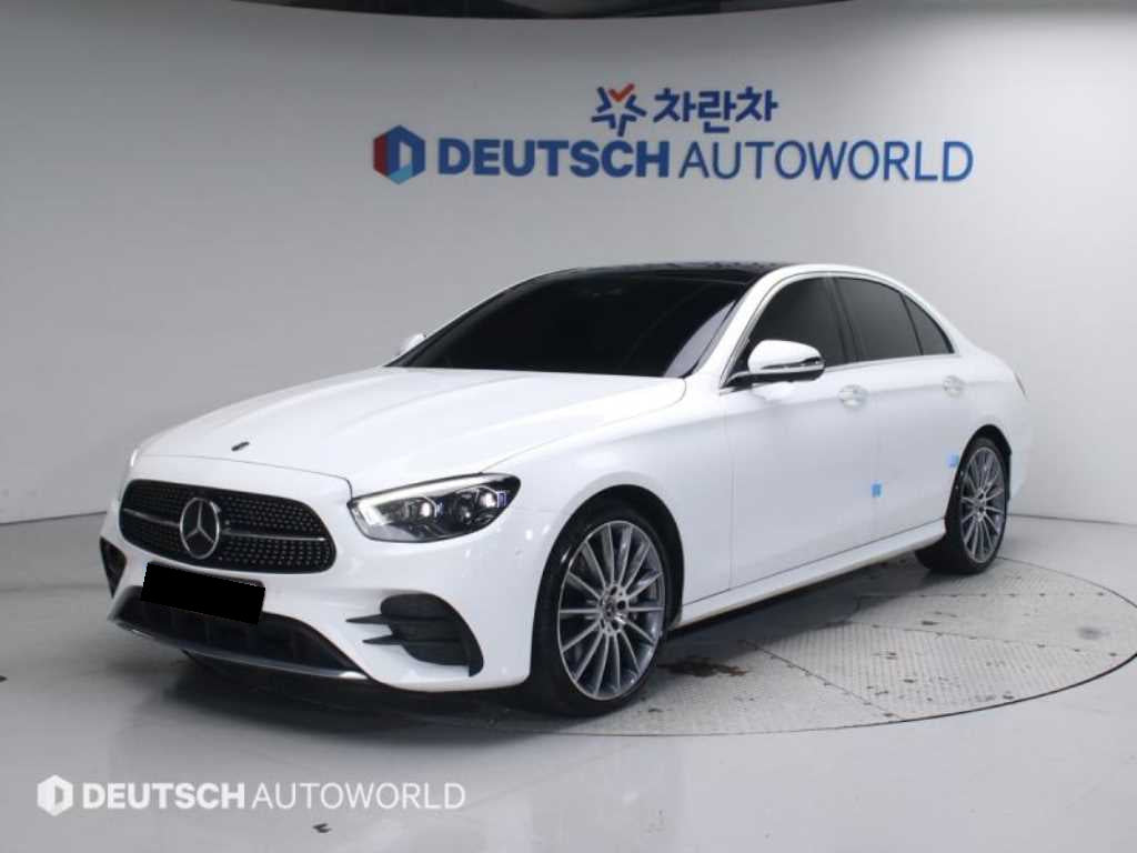 Mercedes-Benz E-Class — photo 01