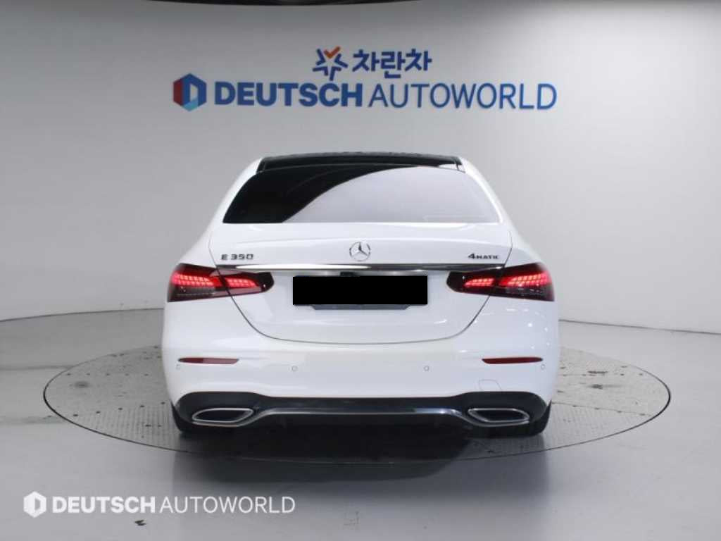 Mercedes-Benz E-Class — photo 04