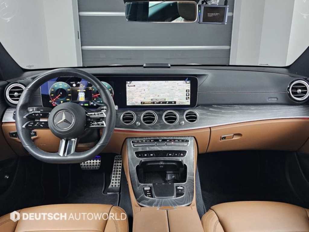 Mercedes-Benz E-Class — photo 07