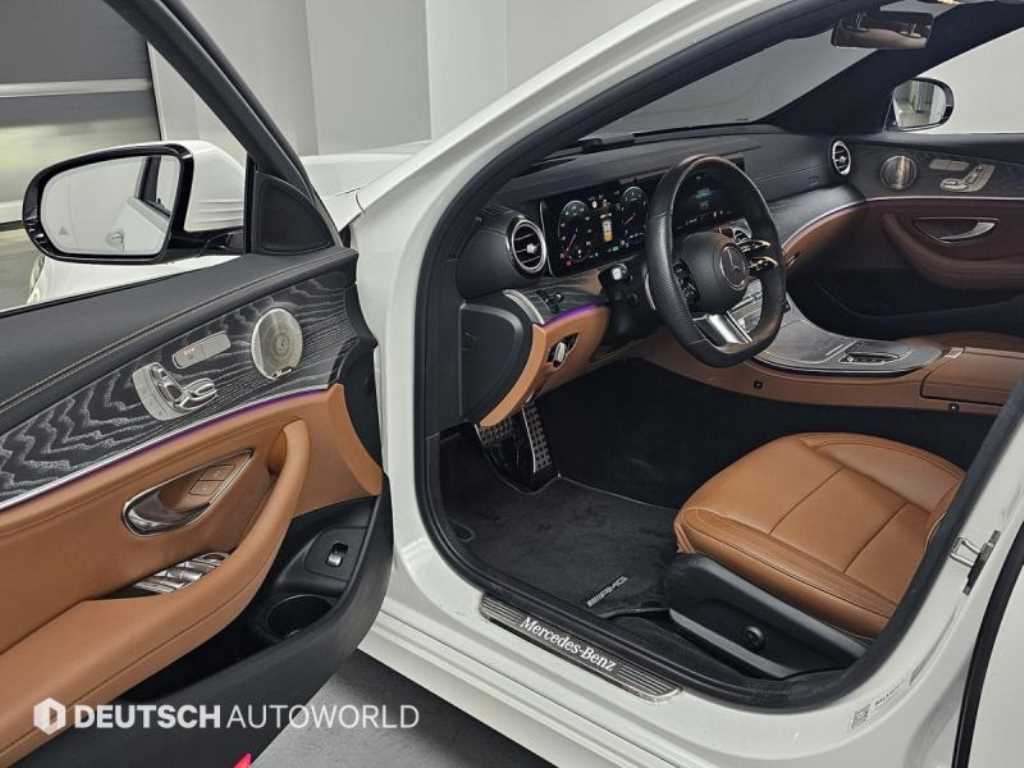Mercedes-Benz E-Class — photo 11
