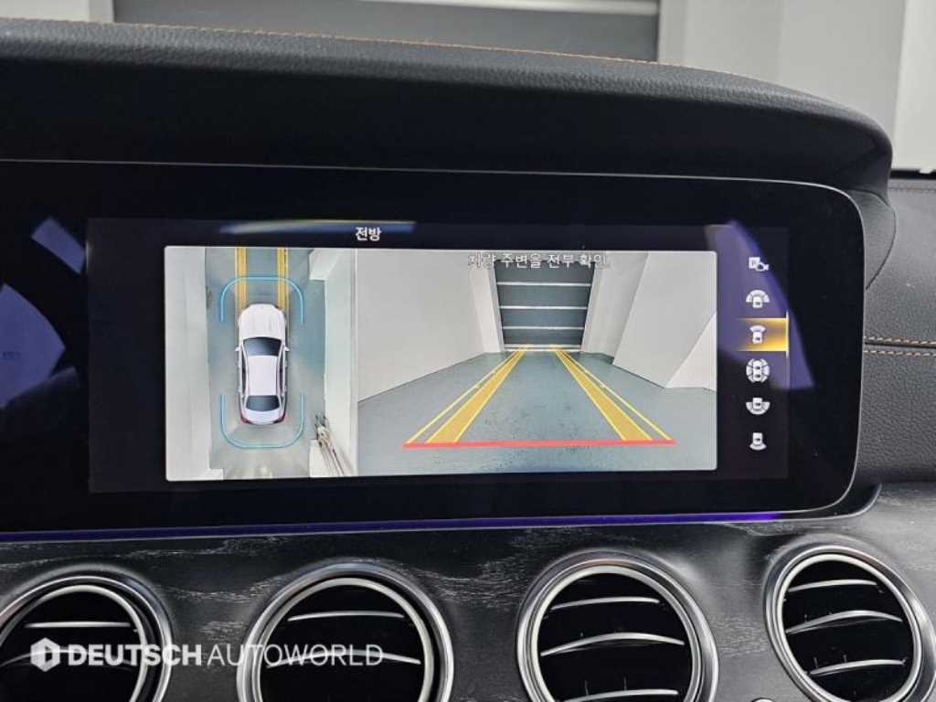 Mercedes-Benz E-Class — photo 15