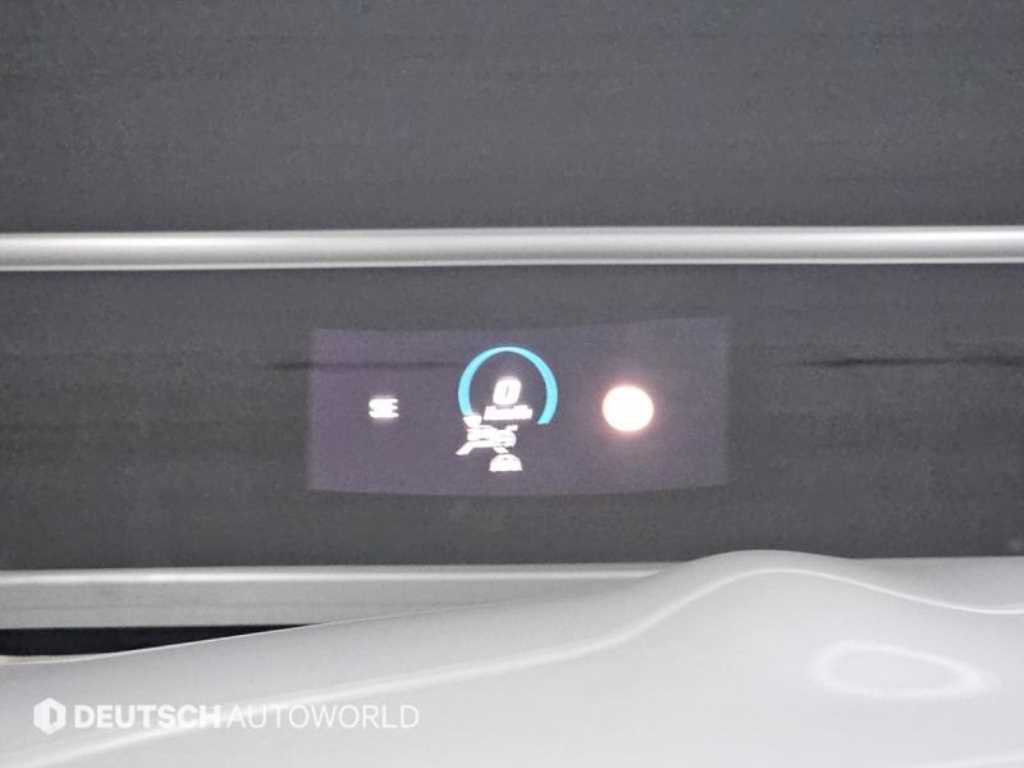 Mercedes-Benz E-Class — photo 18