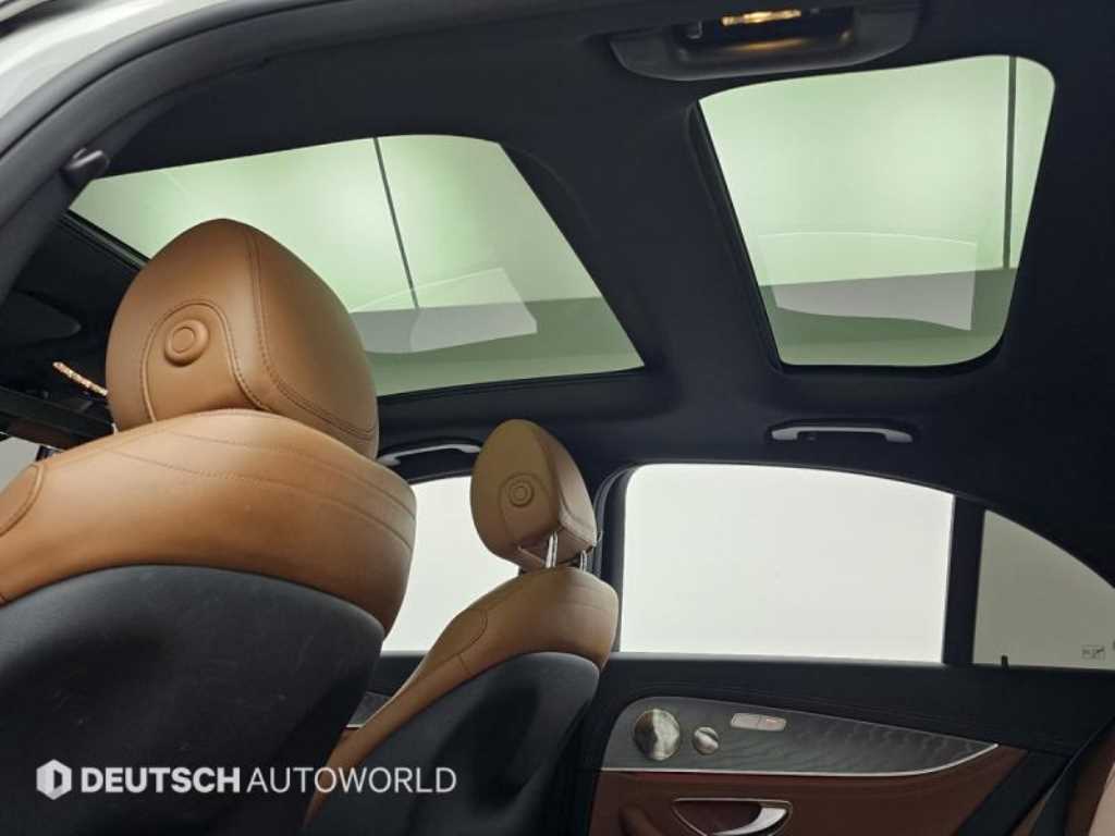 Mercedes-Benz E-Class — photo 19