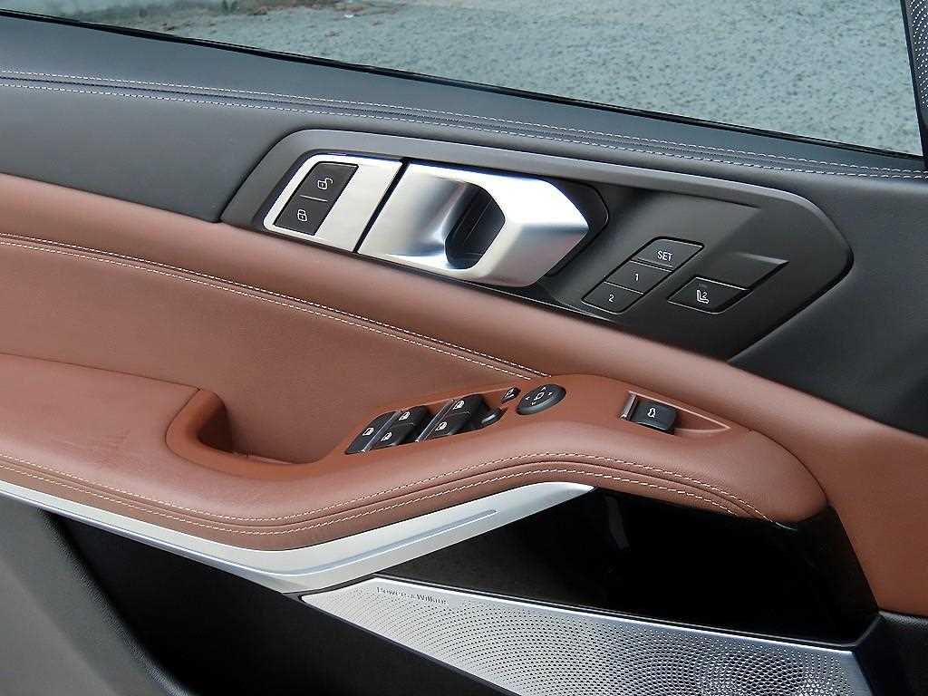 BMW X5 — photo 12